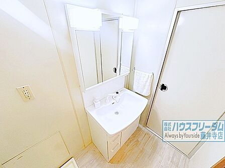3面鏡で身だしなみチェックもばっちりです!