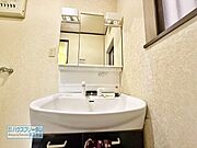 収納も豊富なので美容家電やドライヤーなどもスッキリ
