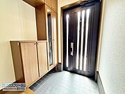 玄関はシューズボックスが設置されています