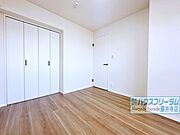 落ち着いた色合いのお部屋は寝室におすすめ！