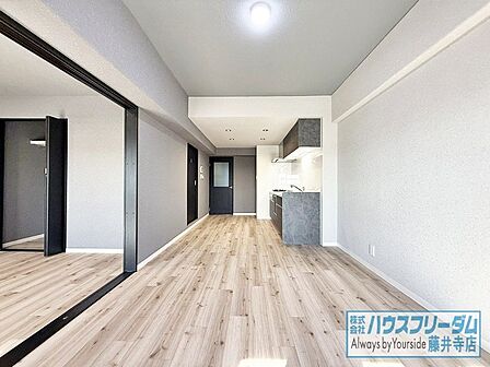 ダイニング、リビングと家具を配置しやすい間取りです