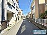 外観：周辺は戸建ての建ち並ぶ落ち着いた環境
