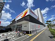 ツルハドラッグ新潟幸西店 411m