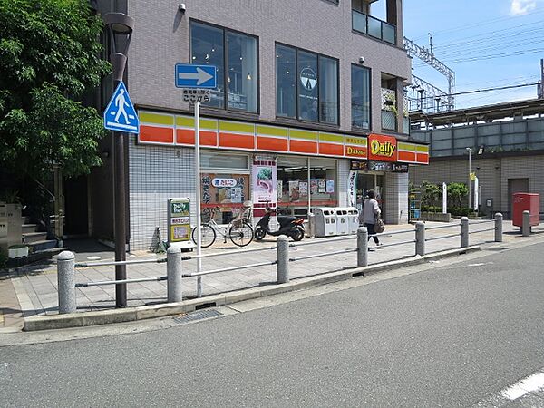 画像18:デイリ-ヤマザキ上牧駅前店（393m）