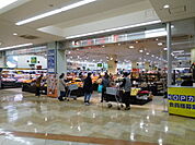 平和堂アルプラザ高槻店（374m）