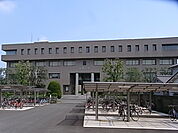 私立藍野大学（584m）