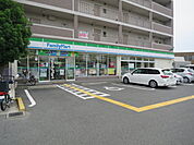 ファミリーマート 高槻川西町一丁目店（2m）