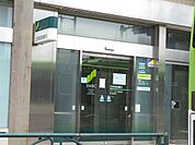 ドラッグストア 「三井住友銀行まで200m」