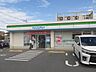 周辺：コンビニ「ファミリーマートまで820m」