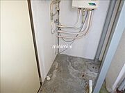 洗濯機が置けます。