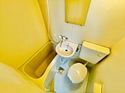 白が基調のバスルームです