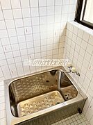 【浴室】窓もあって換気もバッチリですね！