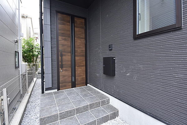 玄関を拡大表示