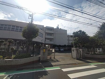 横浜市立六浦中学校まで約1200ｍ