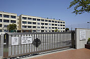 横浜市立西富岡小学校まで約960ｍ