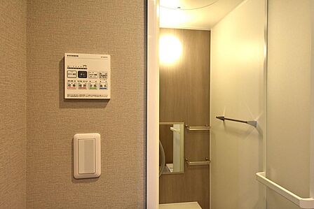 雨の日のお洗濯も安心な「浴室換気暖房乾燥機」を完備。冬場のヒートショック対策になる暖房機能や、夏場に涼しい涼風機能など、一年中快適な入浴時間をサポートします。
