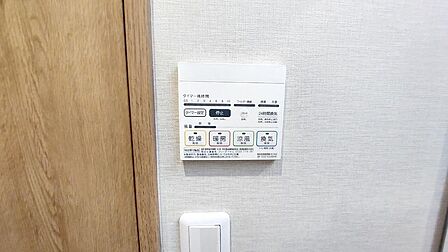 雨の日のお洗濯も安心な「浴室換気暖房乾燥機」を完備。冬場のヒートショック対策になる暖房機能や、夏場に涼しい涼風機能など、一年中快適な入浴時間をサポートします。