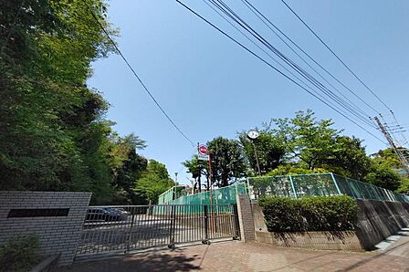 横浜市立大道中学校まで約1440m