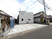 接道は幅員6ｍ　間口が広く前面ゆとりがございます