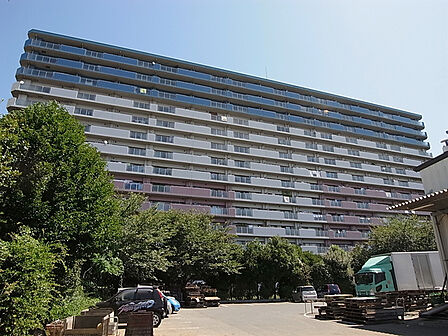 京成バラ園隣接という立地を生かし全戸南向きにデザイン