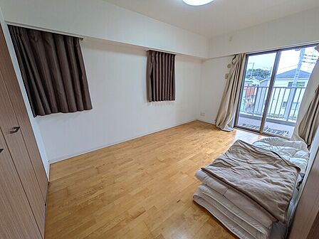 二面採光で明るいお部屋です。