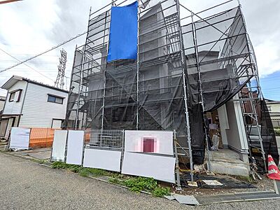 外観:敷地面積55.06坪、角地につき日当たり良好◎ 外観:敷地面積55.06坪、角地につき日当たり良好◎