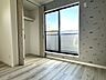 室内：こちらの部屋にもバルコニーがございます