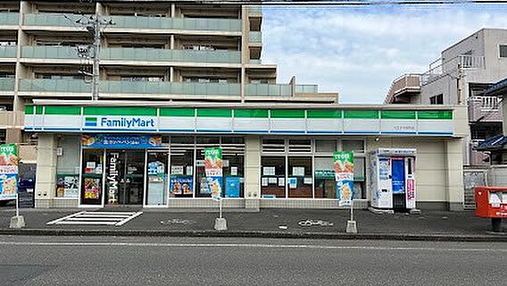 ファミリーマー...
