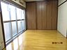 収納：窓が大きいお部屋です