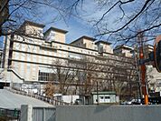 病院「都立多摩総合医療センターまで660m」