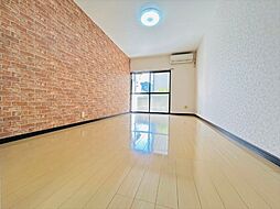 ホワイトキャッスル 107 1階ワンルームのリビング/ダイニング