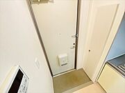 同一建物内102号室内装写真転載