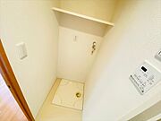 同一建物内の別部屋の内装写真になります。( 1009号室)