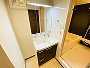 同一建物内201号室内装写真転載