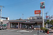 コンビニ「セブンイレブン福生駅前東口店まで279m」