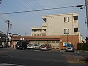 コンビニ「セブンイレブンまで520m」