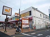 スーパー「グルメシティまで730m」