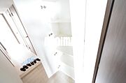 収納充実の玄関です☆