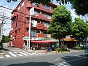 コンビニ「ローソンストアー100まで230m」