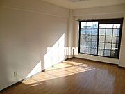 南向きで日当り良好、フローリングのお部屋です