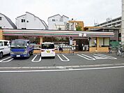コンビニ「セブンイレブンまで210m」