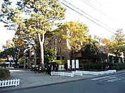 大学「成城大学まで2100m」