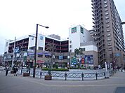 スーパー「マルエツまで390m」