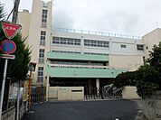小学校「市立第一小学校まで270m」