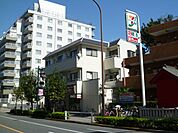 コンビニ「セブンイレブンまで40m」
