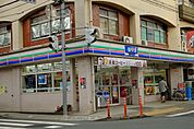 コンビニ「スリーエフまで530m」