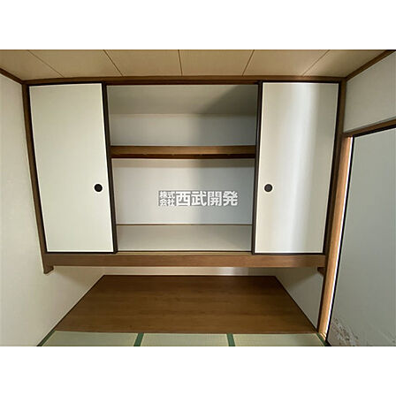 和室4.5帖備え付けの吊押入れ