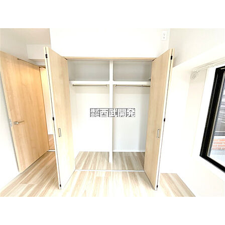 【収納】各部屋にはクローゼットを完備しています!収納が多いお家はすっきりして快適空間です。