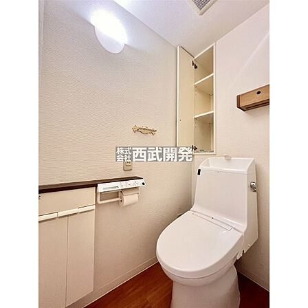 2016年に交換済みのトイレは、清潔感のある明るい空間です。