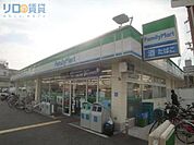ファミリーマート小松変電所前店 749m